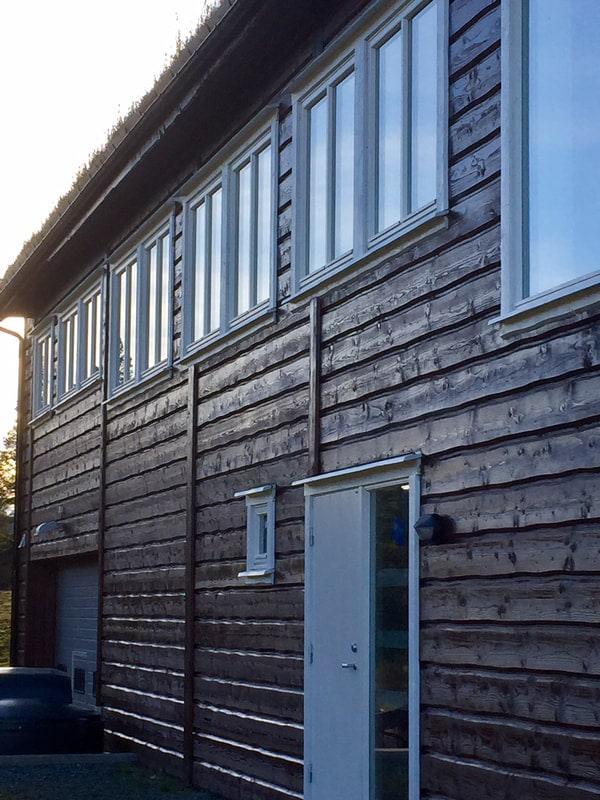 Klubbhuset til Frol IL med mørk kledning